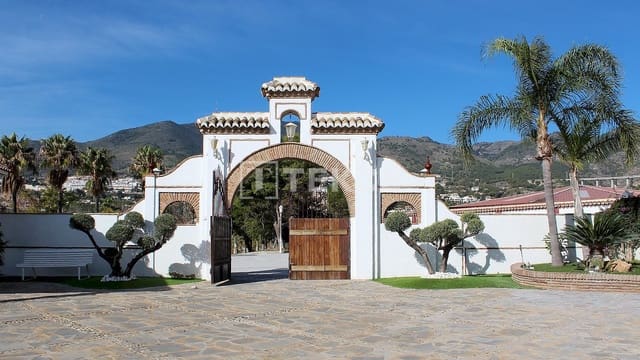 Commercial for sale in Torrequebrada, Benalmádena - € 8,500,000 (Ref: 8965772)