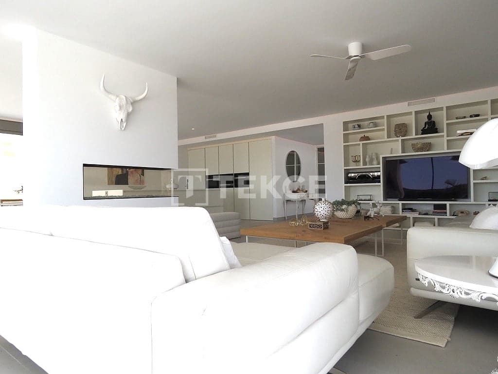 4 chambre Villa/Maison à vendre à Ciudad Quesada avec piscine - 1 800 000 € (Ref: 8965776)