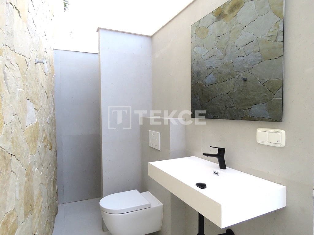 4 chambre Villa/Maison à vendre à Ciudad Quesada avec piscine - 1 800 000 € (Ref: 8965776)