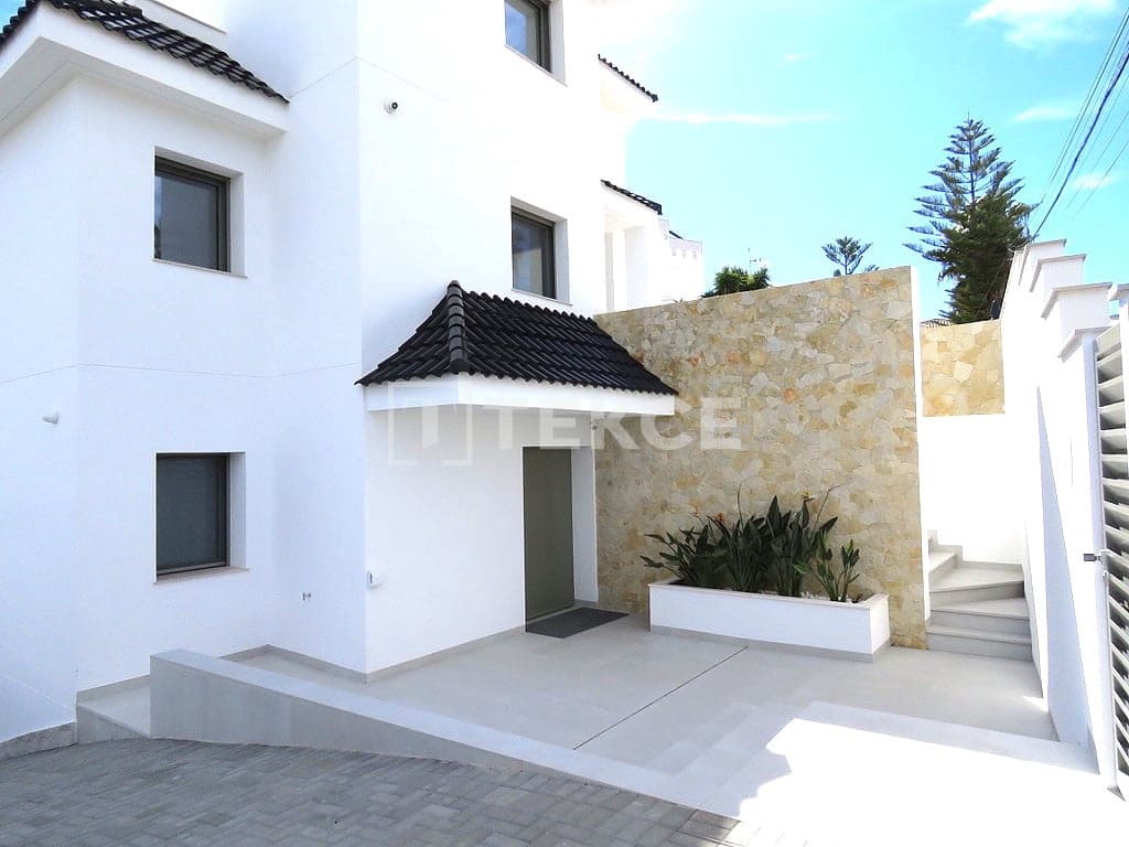 4 chambre Villa/Maison à vendre à Ciudad Quesada avec piscine - 1 800 000 € (Ref: 8965776)