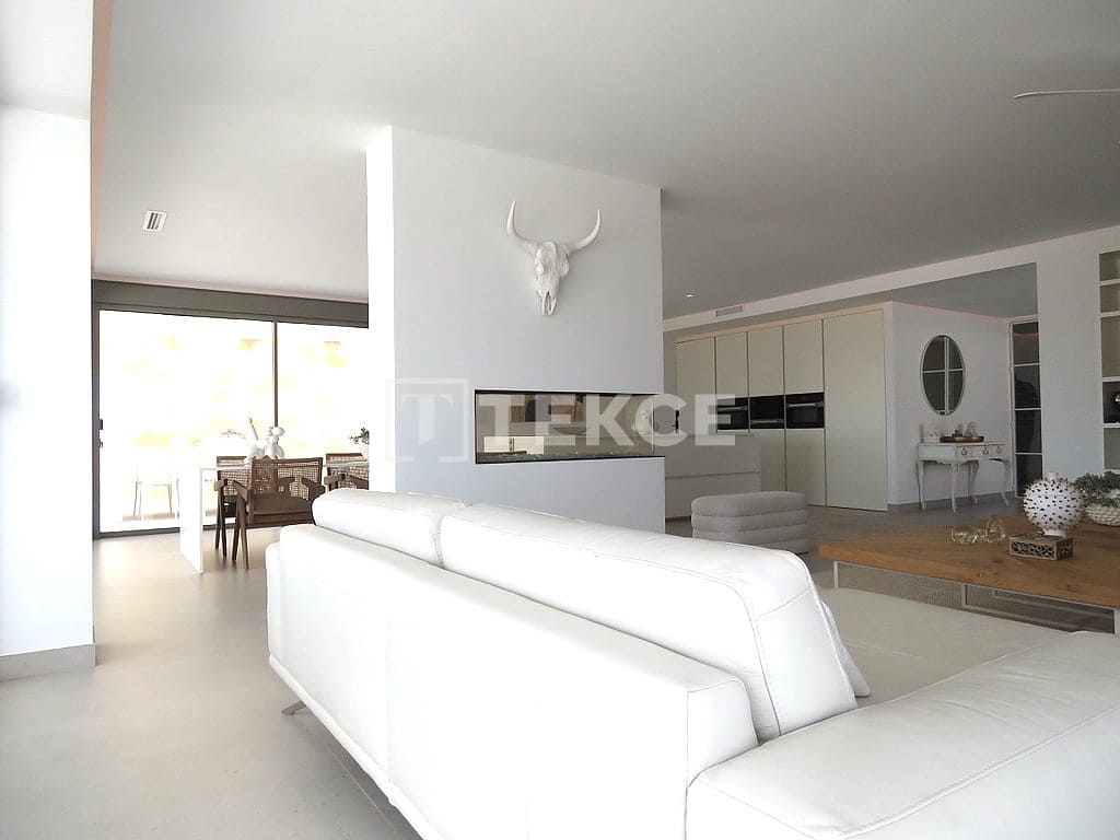 4 chambre Villa/Maison à vendre à Ciudad Quesada avec piscine - 1 800 000 € (Ref: 8965776)