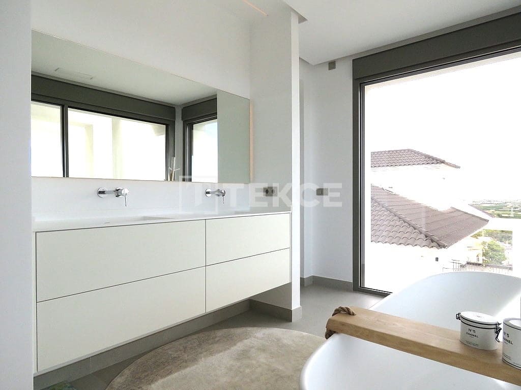 4 chambre Villa/Maison à vendre à Ciudad Quesada avec piscine - 1 800 000 € (Ref: 8965776)