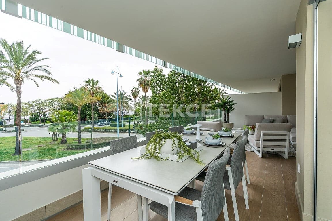 4 bedroom Flat for sale in San Pedro de Alcantara with pool - € 1,490,000 (Ref: 8965831)