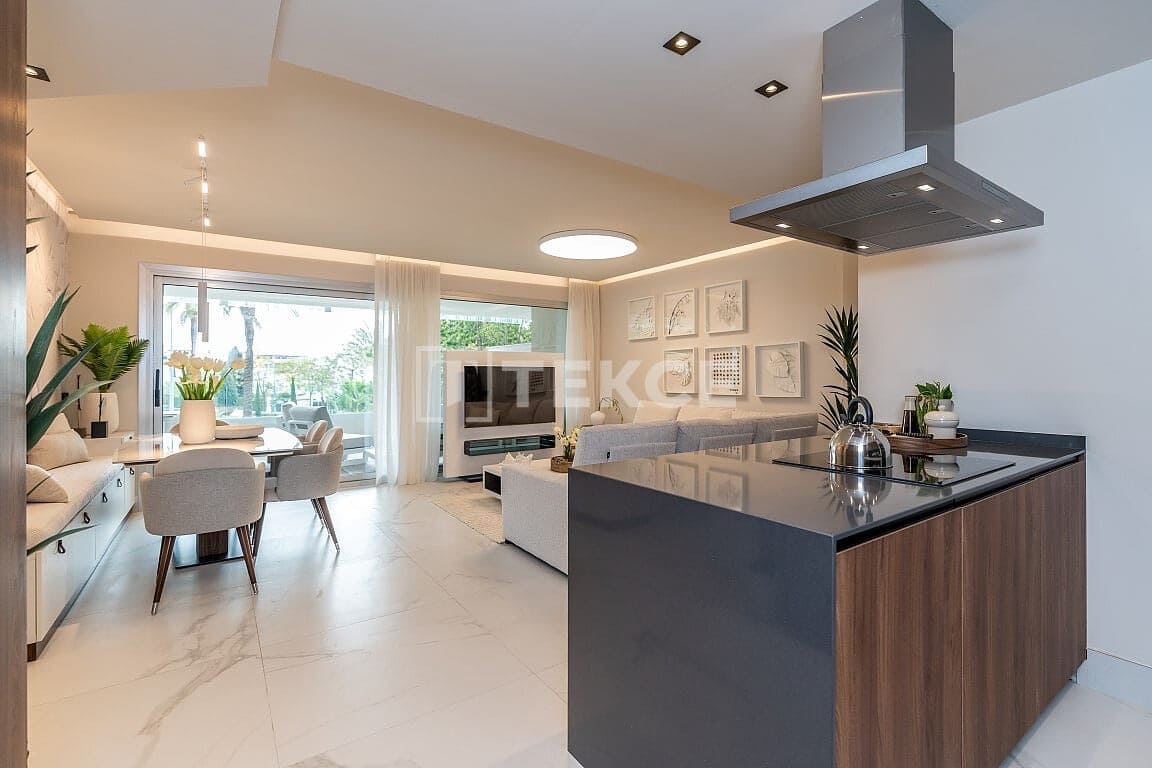 4 bedroom Flat for sale in San Pedro de Alcantara with pool - € 1,490,000 (Ref: 8965831)