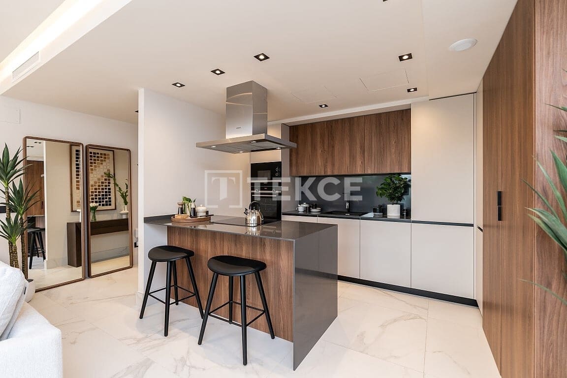 4 bedroom Flat for sale in San Pedro de Alcantara with pool - € 1,490,000 (Ref: 8965831)