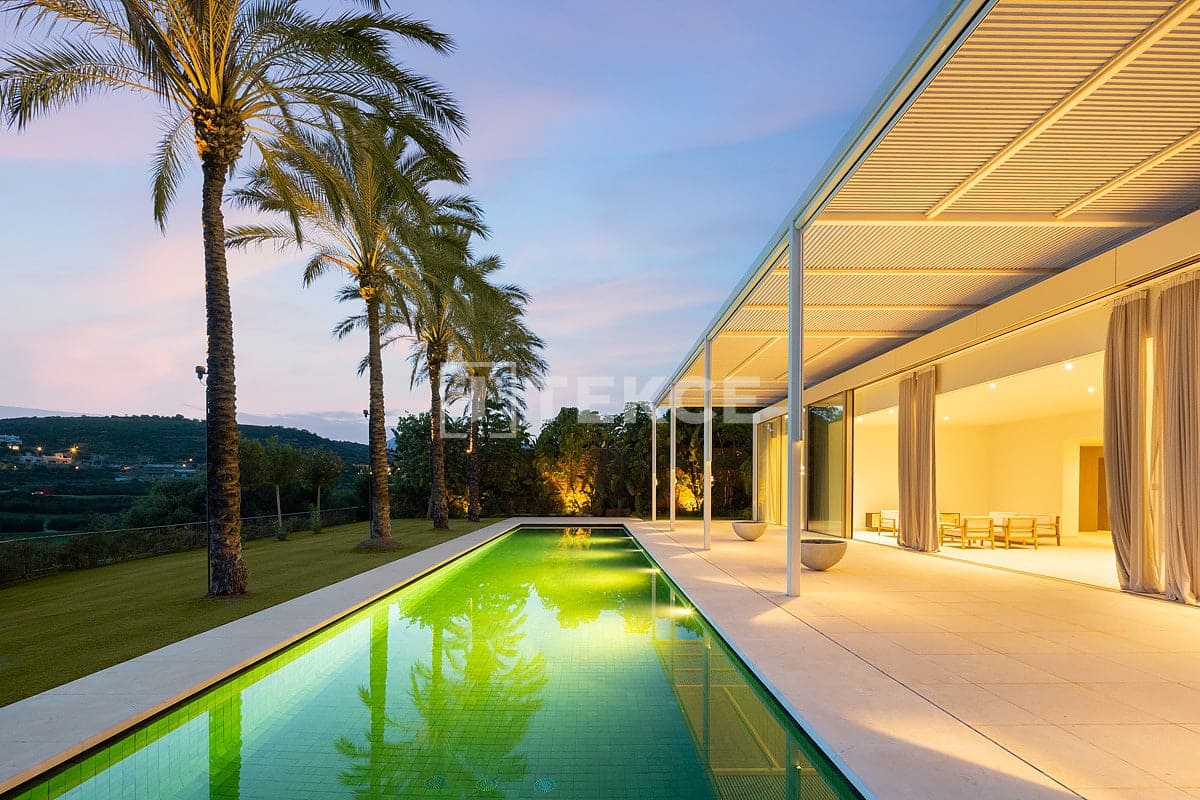 4 bedroom Villa for sale in Casares with pool - € 5,750,000 (Ref: 8965834)