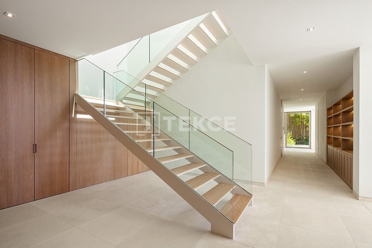 4 bedroom Villa for sale in Casares with pool - € 5,750,000 (Ref: 8965834)