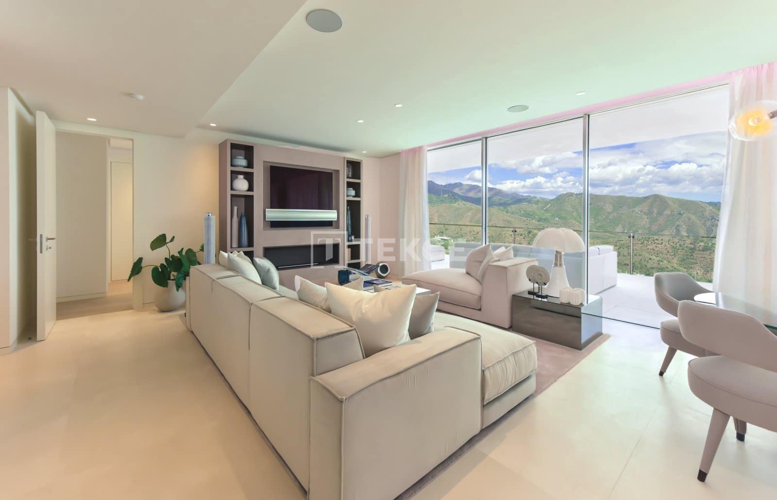 2 bedroom Flat for sale in Ojen with pool - € 795,000 (Ref: 8965927)