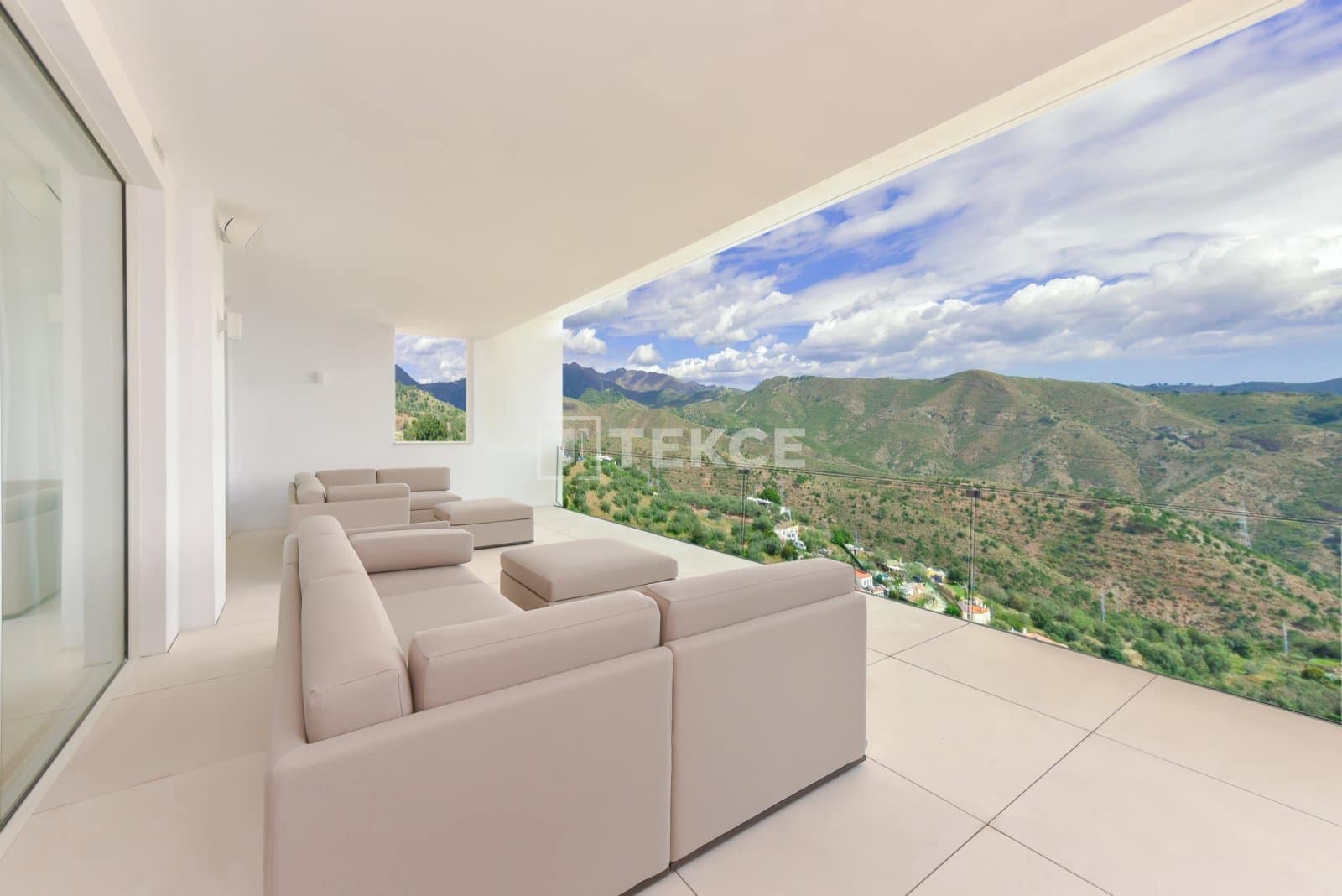 2 bedroom Flat for sale in Ojen with pool - € 795,000 (Ref: 8965927)