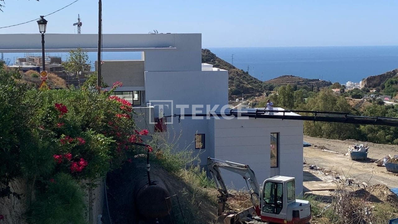 2 bedroom Flat for sale in Ojen with pool - € 795,000 (Ref: 8965927)