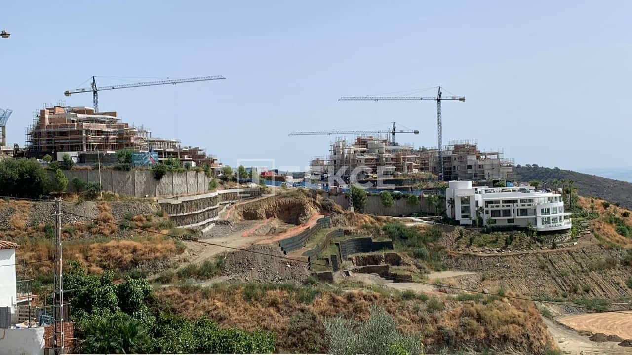 2 bedroom Flat for sale in Ojen with pool - € 795,000 (Ref: 8965927)