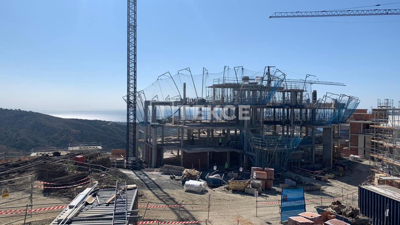 2 bedroom Flat for sale in Ojen with pool - € 795,000 (Ref: 8965927)