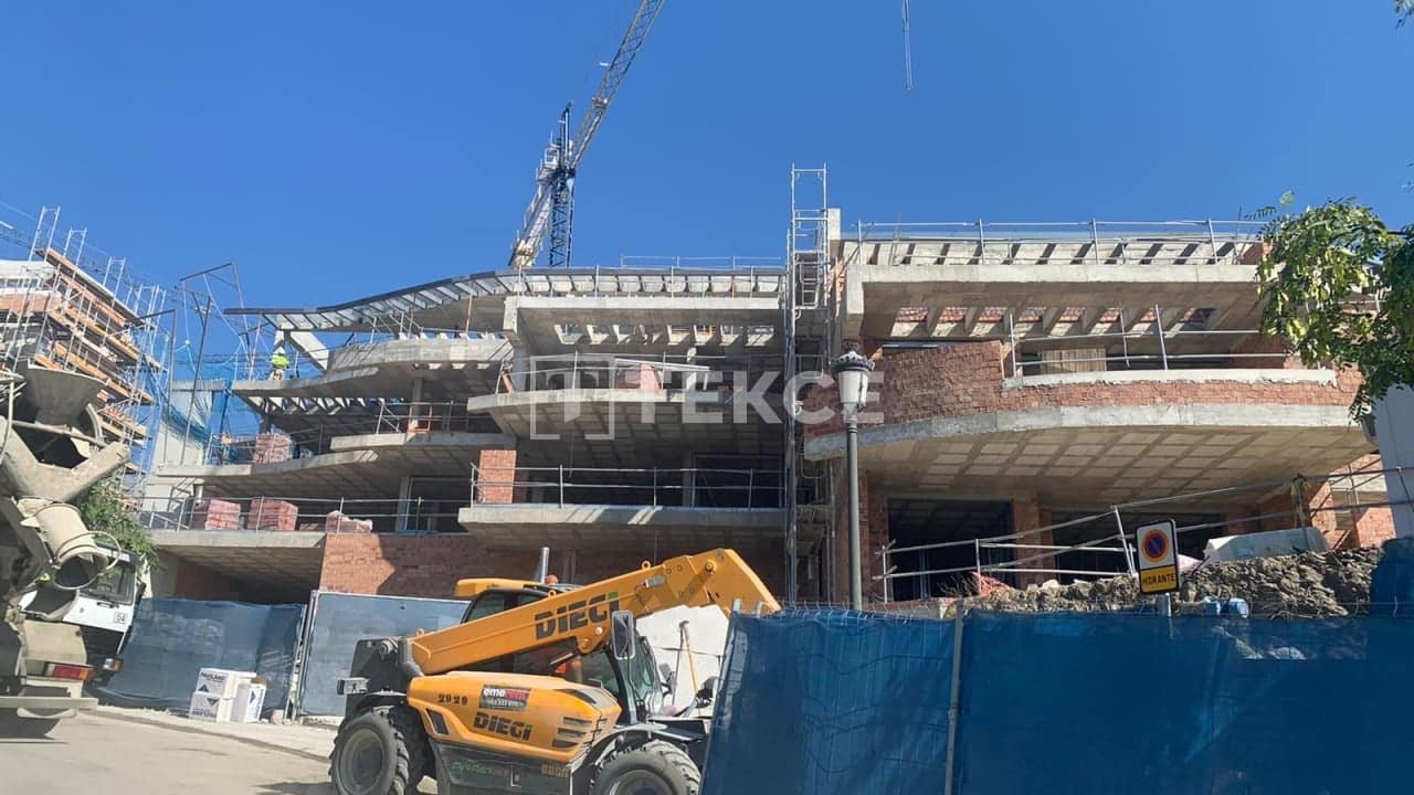 2 bedroom Flat for sale in Ojen with pool - € 795,000 (Ref: 8965927)