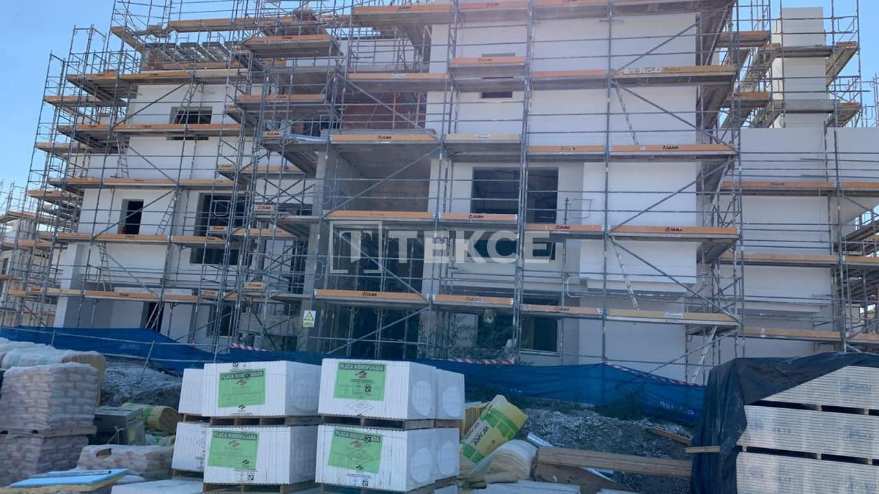 2 bedroom Flat for sale in Ojen with pool - € 795,000 (Ref: 8965927)