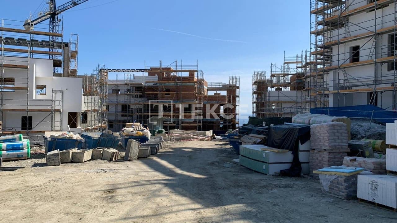 2 bedroom Flat for sale in Ojen with pool - € 795,000 (Ref: 8965927)