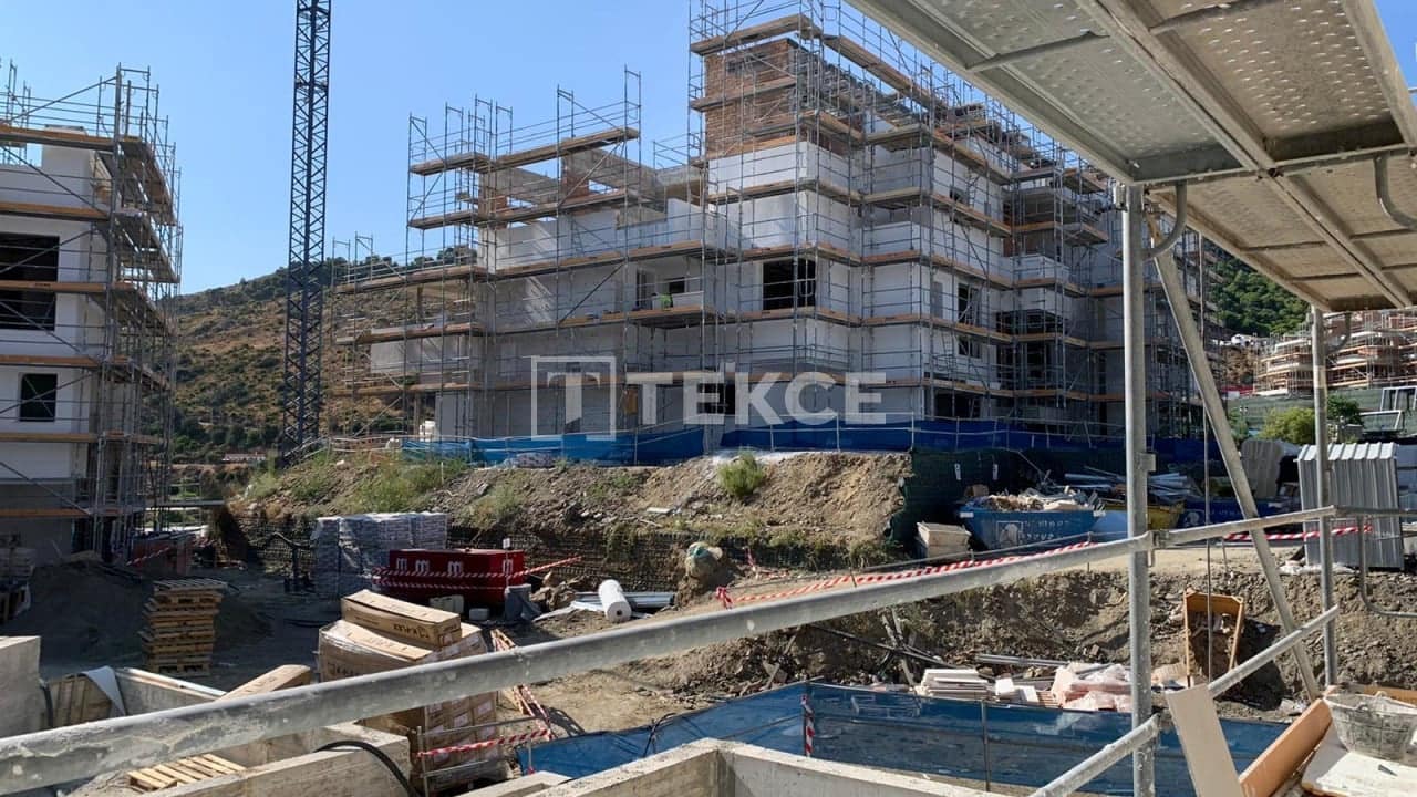 2 bedroom Flat for sale in Ojen with pool - € 795,000 (Ref: 8965927)