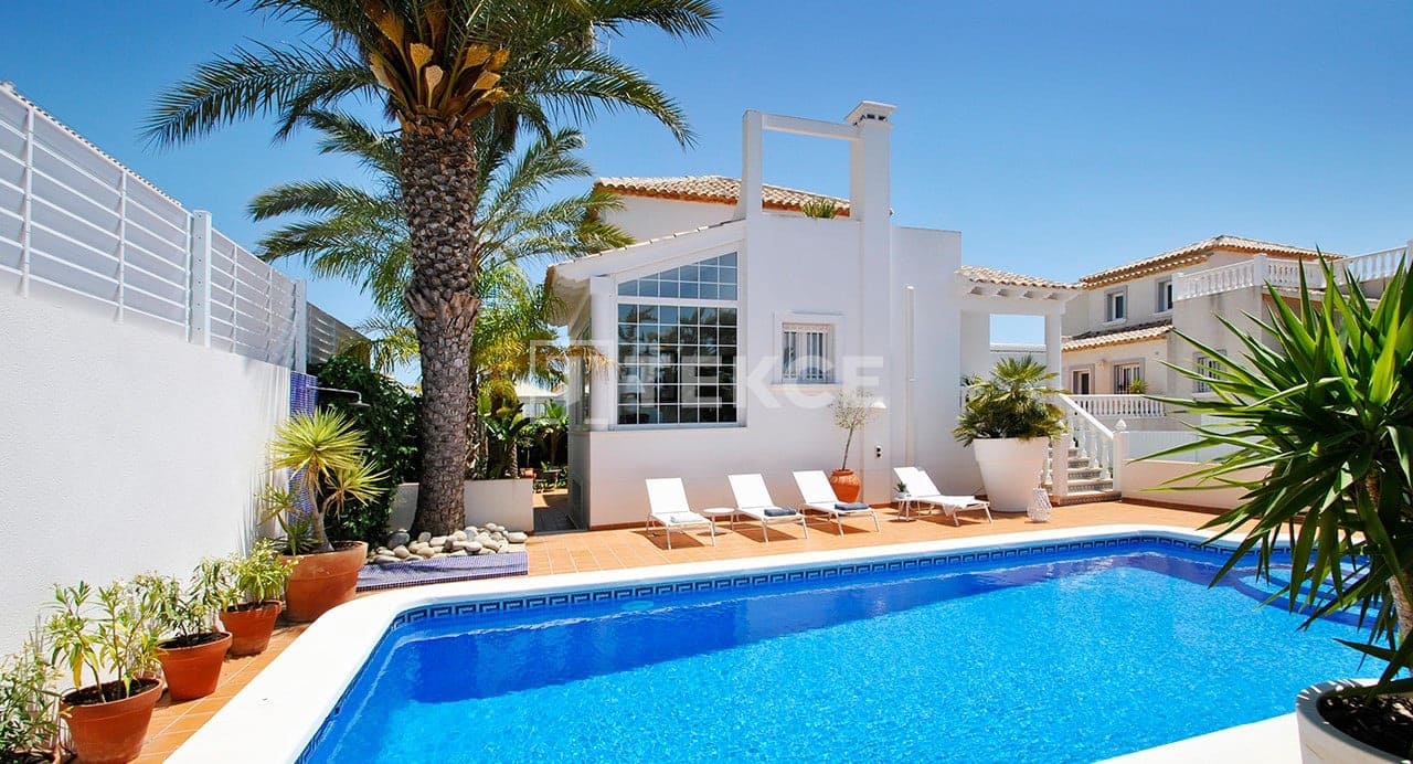 5 slaapkamer Villa te koop in San Fulgencio met zwembad - € 598.000 (Ref: 8965956)