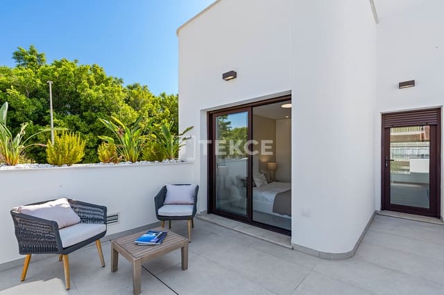 3 soverom Villa til salgs i Mil Palmeras, Pilar de la Horadada med svømmebasseng - € 540 000 (Ref: 8965957)