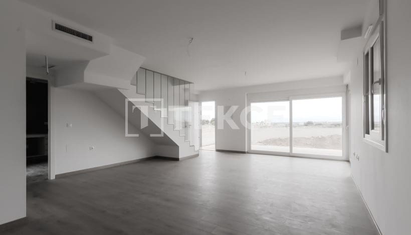 4 bedroom Villa for sale in Gran Alacant with pool - € 605,000 (Ref: 8965959)