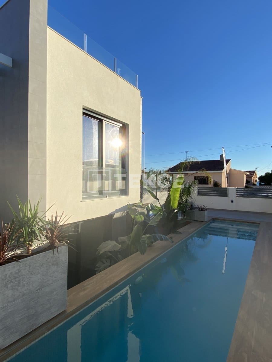 4 chambre Villa/Maison à vendre à La Mata avec piscine - 940 000 € (Ref: 8965999)