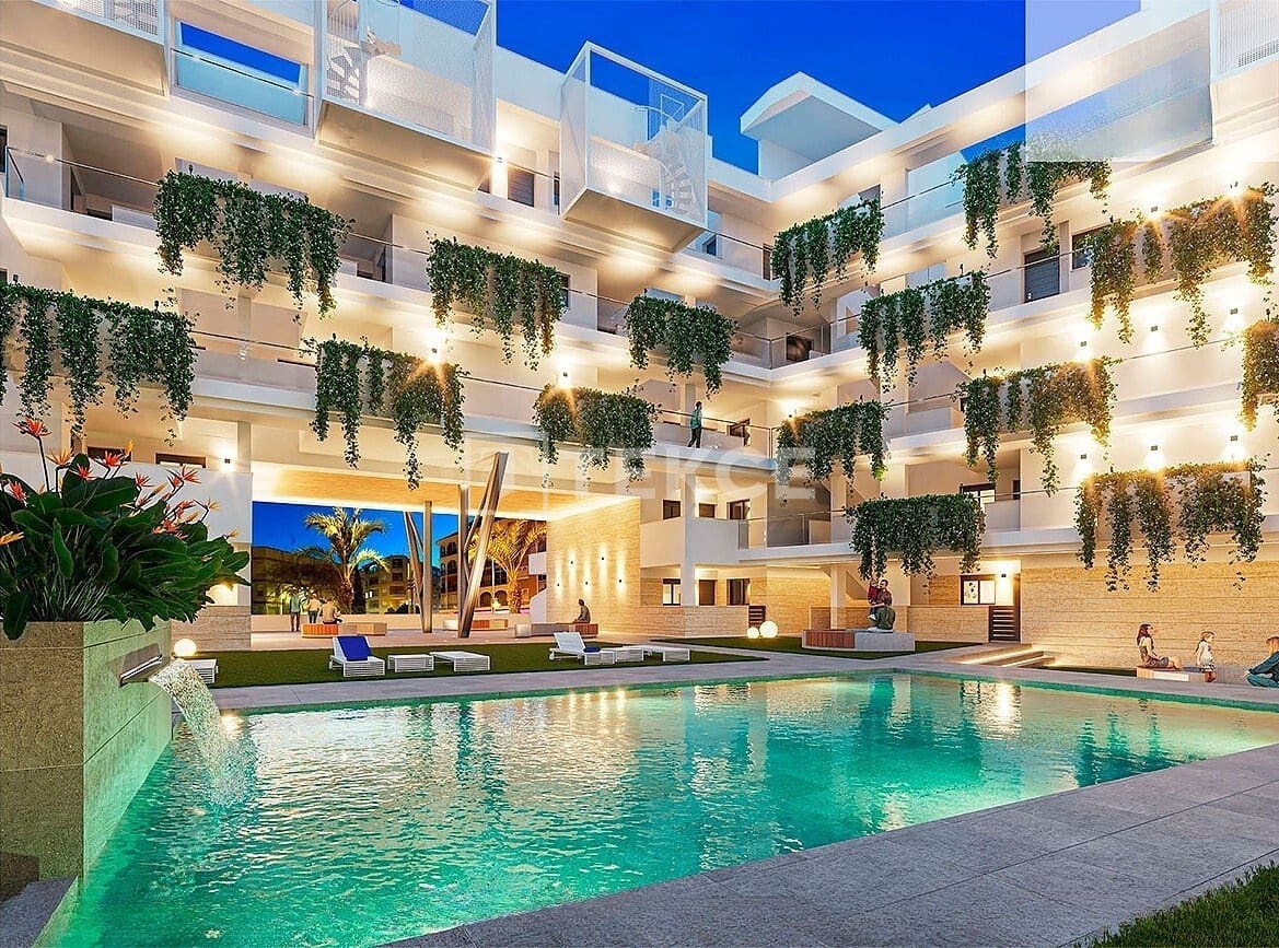 2 bedroom Flat for sale in Torrevieja with pool - € 435,000 (Ref: 8966006)