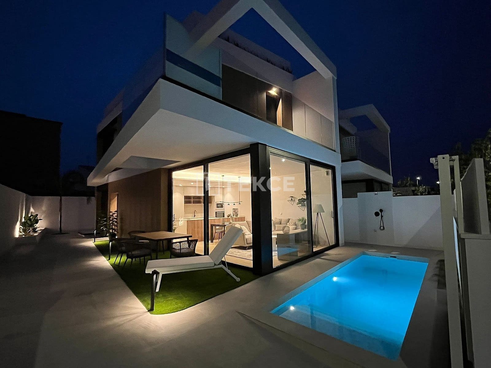 3 bedroom Villa for sale in Torre de la Horadada with pool - € 628,000 (Ref: 8966025)