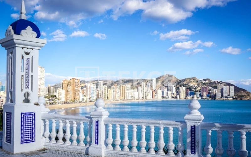 2 sypialnia Mieszkanie na sprzedaż w Benidorm z basenem - 970 000 € (Ref: 8966075)