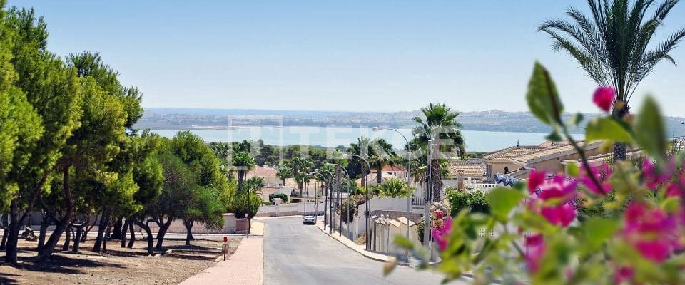 4 bedroom Villa for sale in Rojales with pool - € 729,000 (Ref: 8966077)