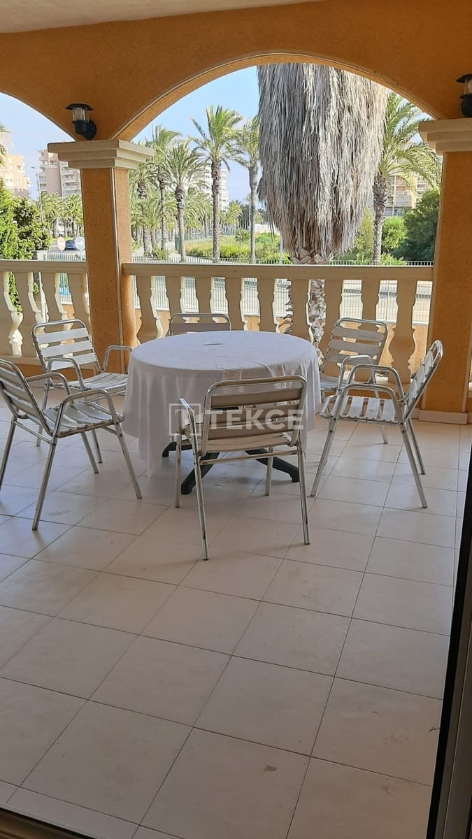 3 sypialnia Willa na sprzedaż w La Manga del Mar Menor z basenem - 780 000 € (Ref: 8966082)