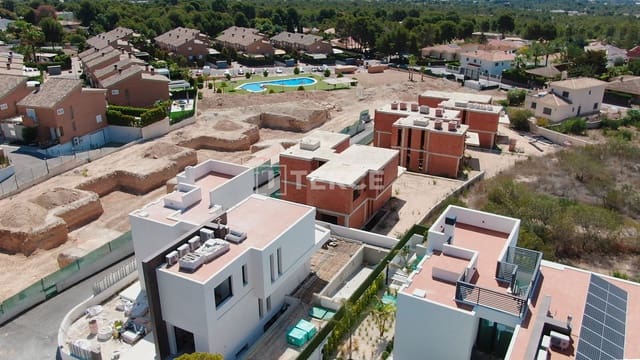 4 makuuhuone Huvila myytävänä paikassa La Nucia mukana uima-altaan - 1 150 000 € (Ref: 8966086)