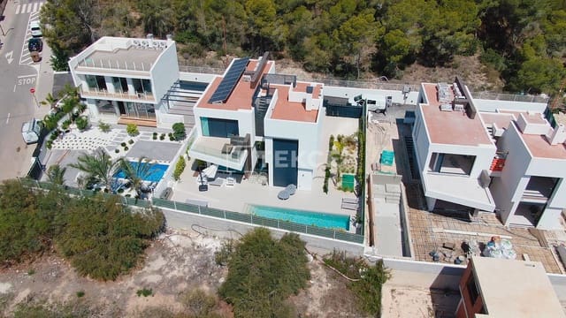 4 makuuhuone Huvila myytävänä paikassa La Nucia mukana uima-altaan - 1 150 000 € (Ref: 8966086)