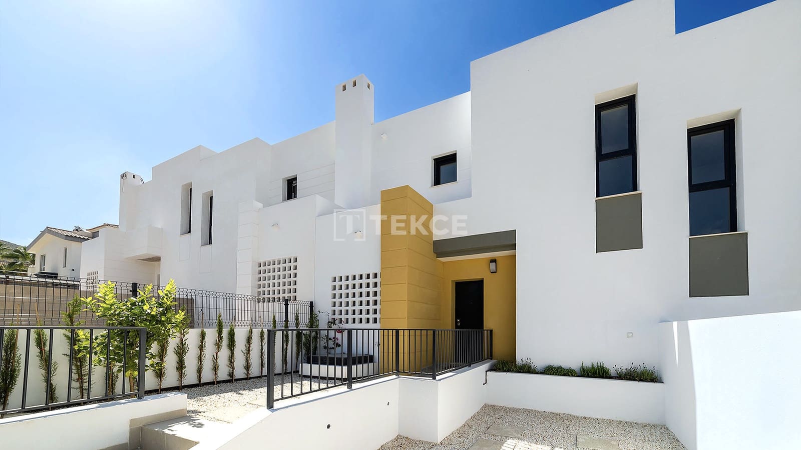 Chalet de 3 habitaciones en Busot en venta con piscina - 355.000 € (Ref: 8966087)