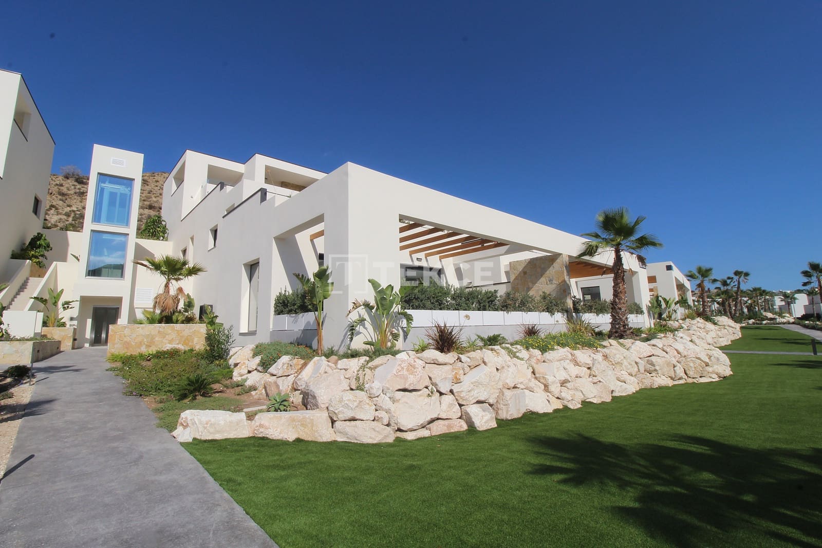 2 bedroom Flat for sale in Monforte del Cid with pool - € 395,000 (Ref: 8966089)