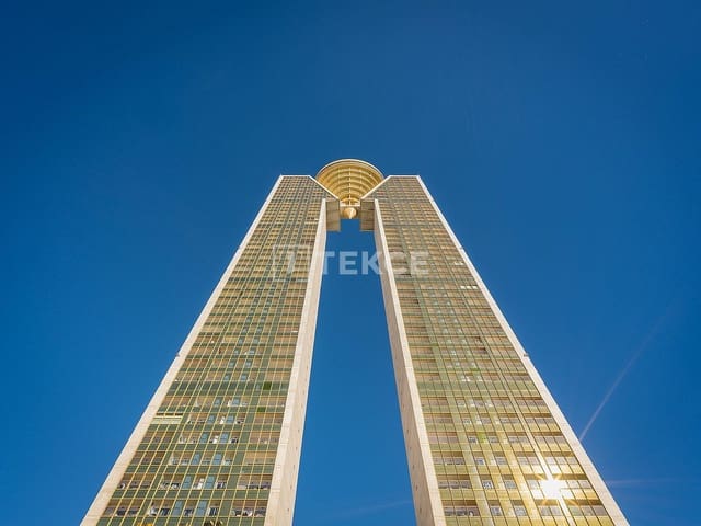 3 sovrum Lägenhet till salu i Playa Poniente, Benidorm med pool - 885 000 € (Ref: 8966095)