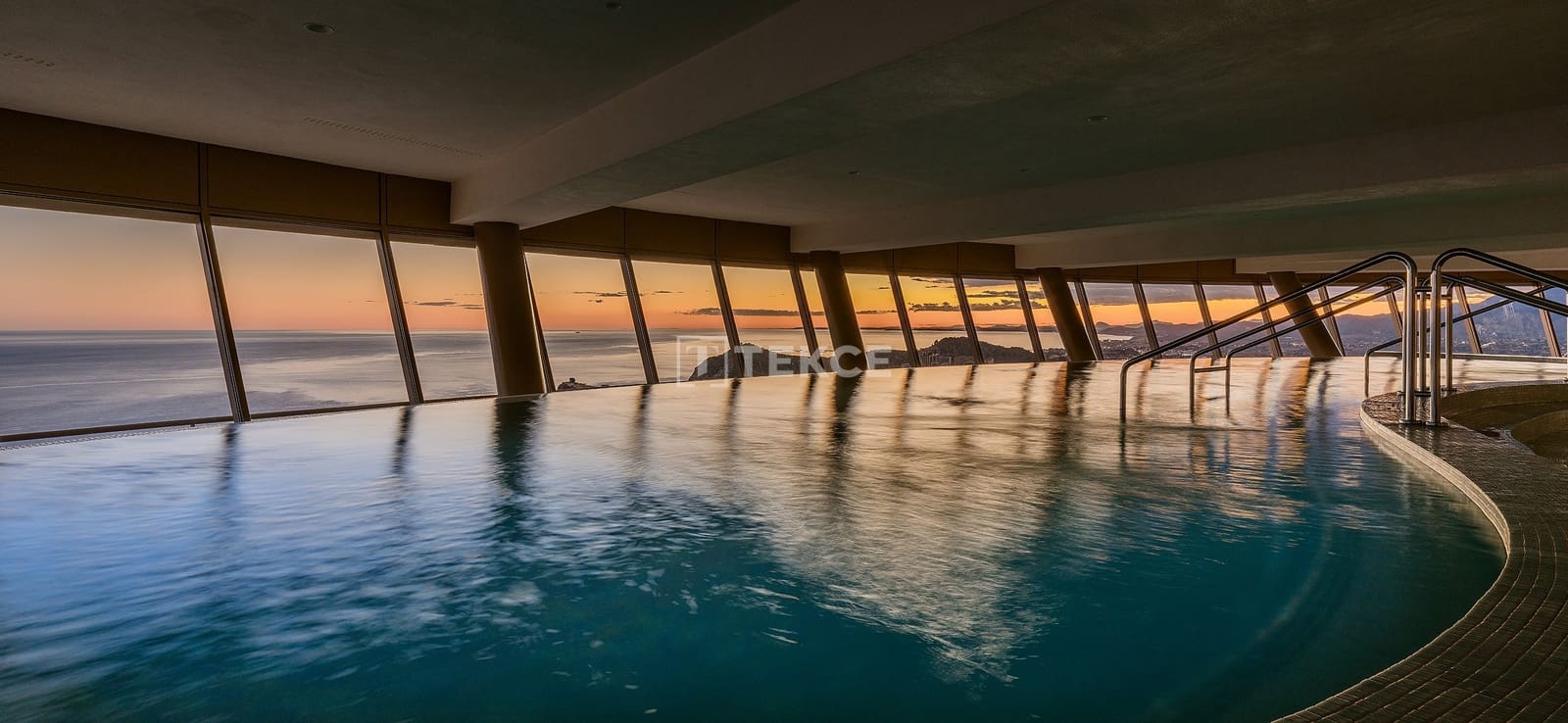 3 bedroom Flat for sale in Benidorm with pool - € 885,000 (Ref: 8966095)