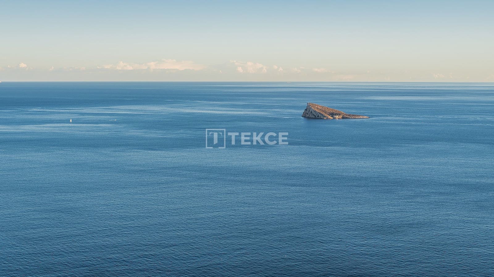 2 bedroom Flat for sale in Benidorm with pool - € 1,170,000 (Ref: 8966096)