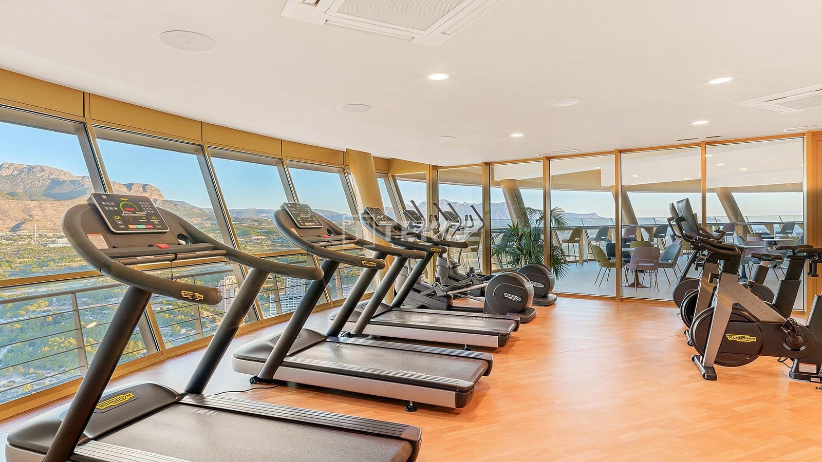 2 bedroom Flat for sale in Benidorm with pool - € 1,170,000 (Ref: 8966096)