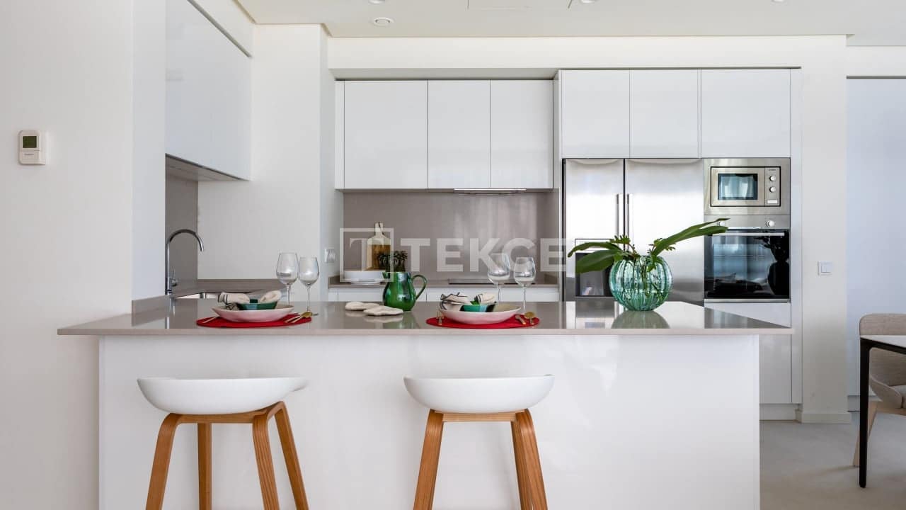 3 bedroom Flat for sale in Benahavis with pool - € 880,000 (Ref: 8966183)