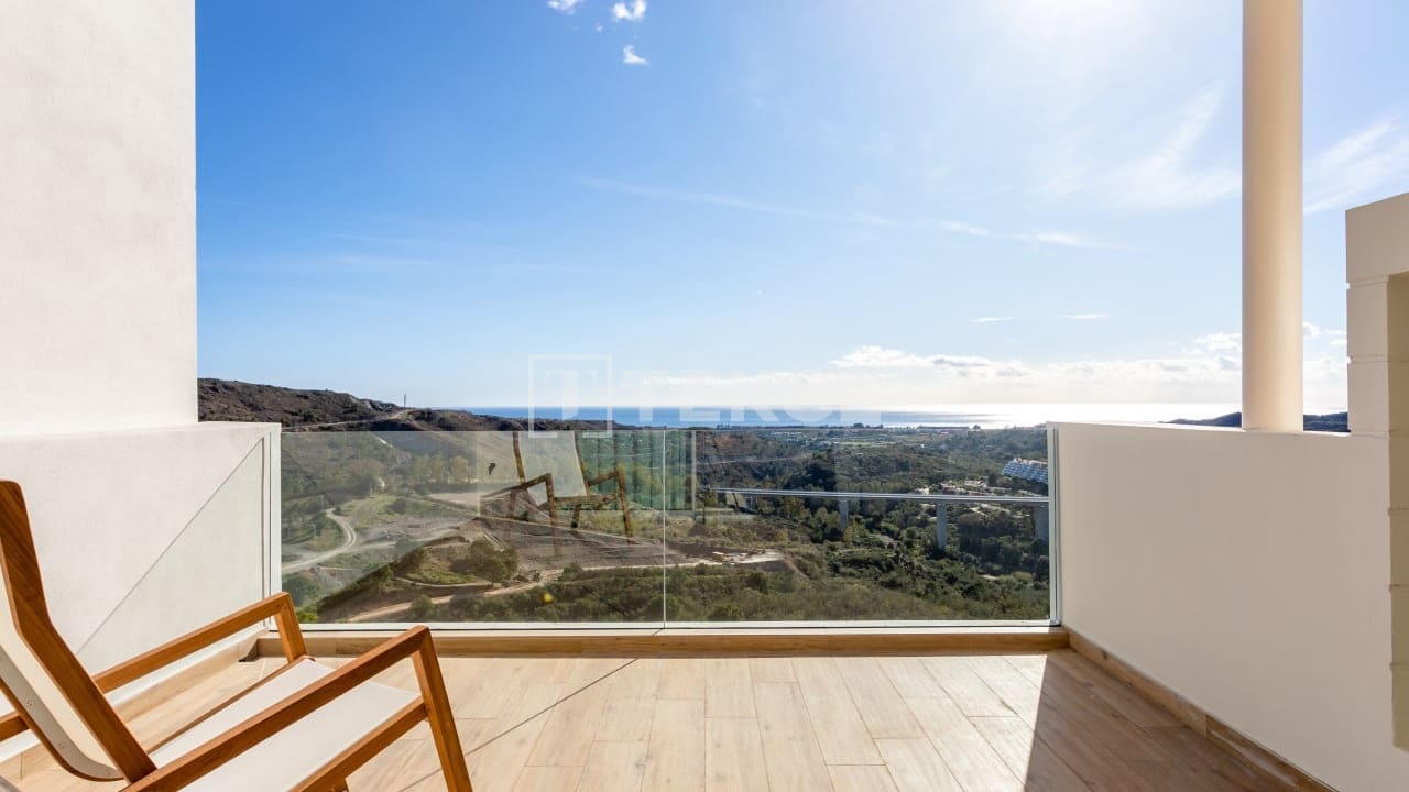 3 bedroom Flat for sale in Benahavis with pool - € 880,000 (Ref: 8966183)