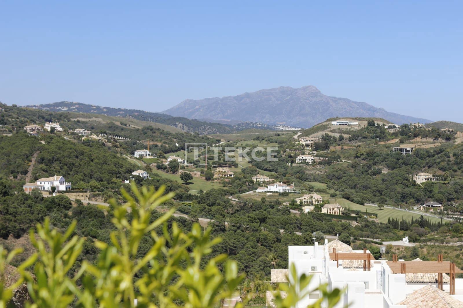 3 bedroom Flat for sale in Benahavis with pool - € 880,000 (Ref: 8966183)