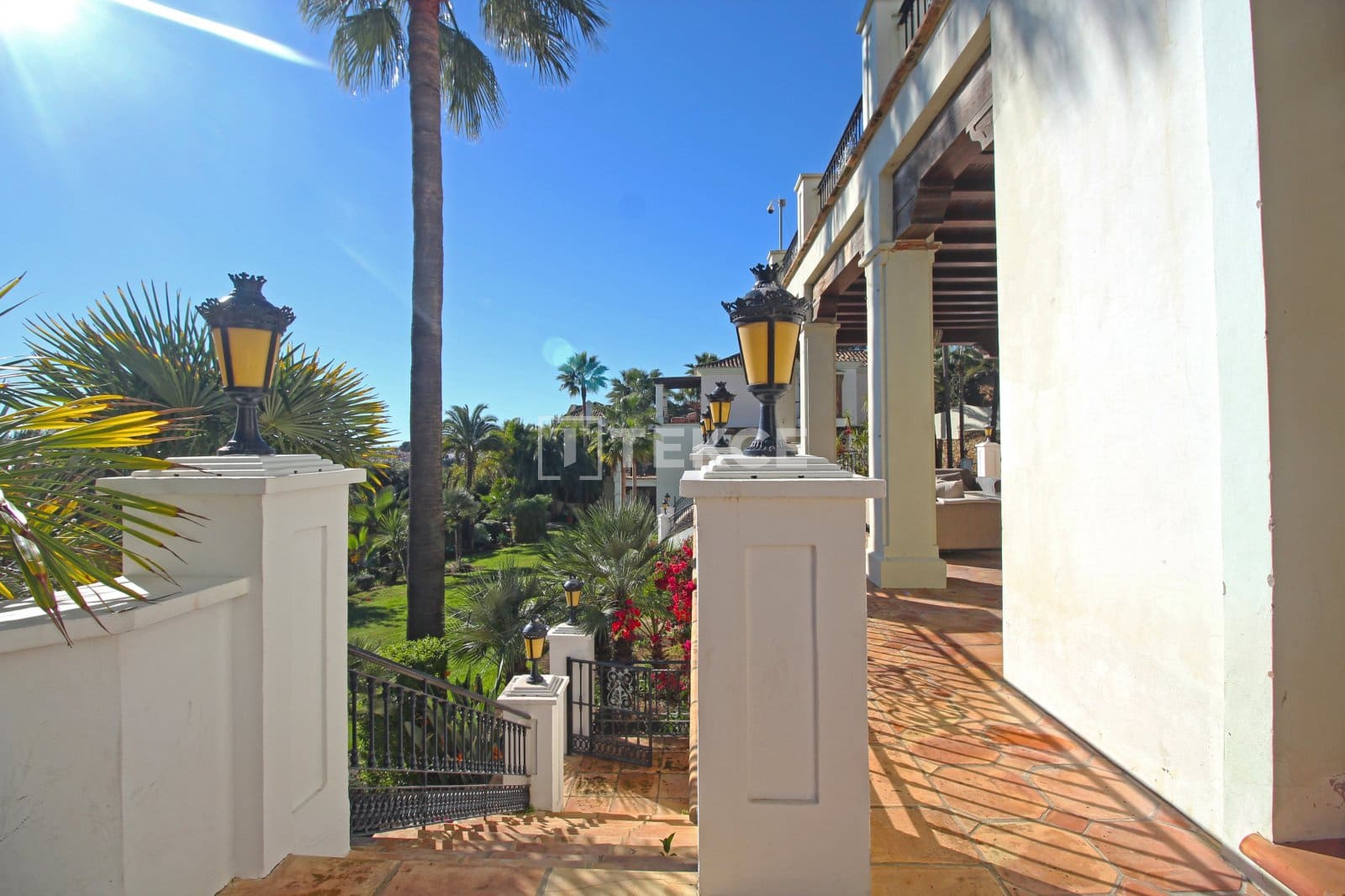 Villa for sale in Benahavis with pool - € 13,950,000 (Ref: 8966186)