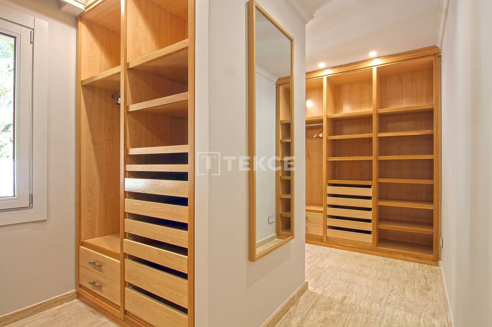 Villa for sale in Benahavis with pool - € 13,950,000 (Ref: 8966186)