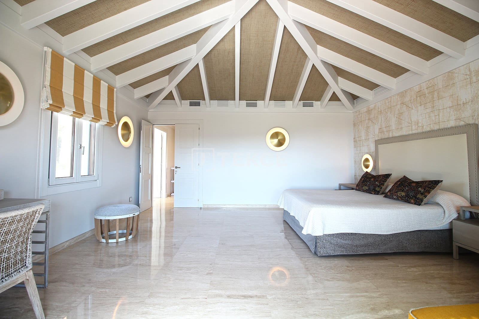 Villa for sale in Benahavis with pool - € 13,950,000 (Ref: 8966186)