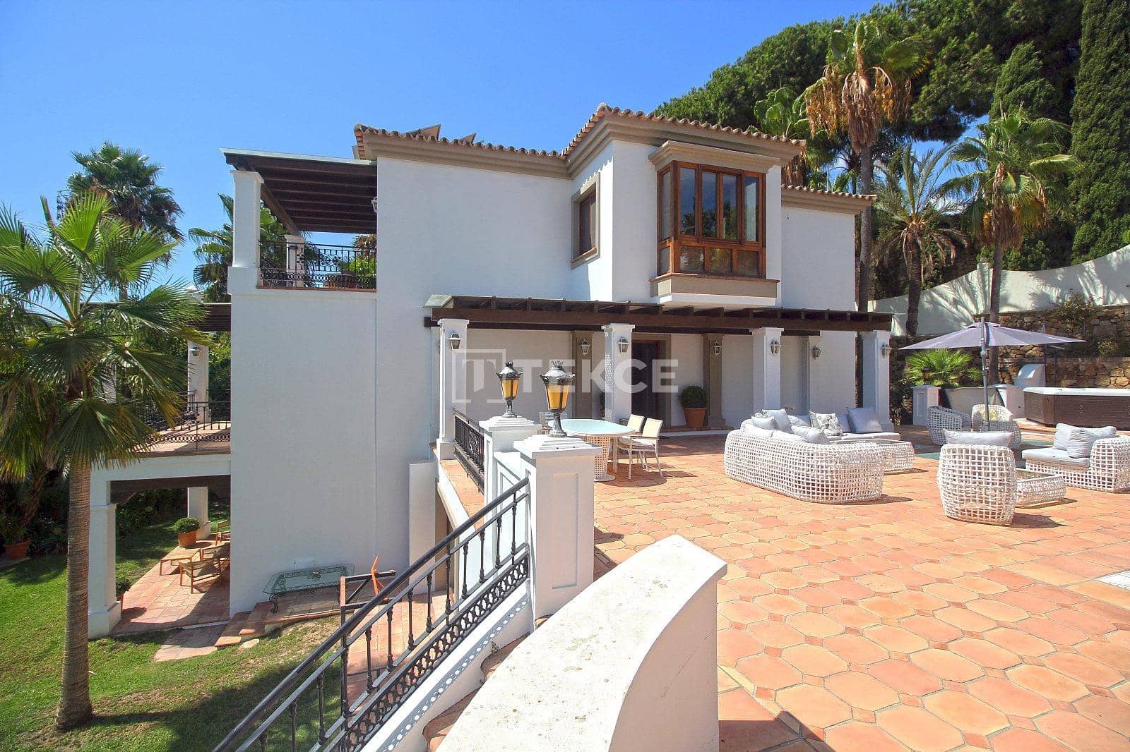 Villa for sale in Benahavis with pool - € 13,950,000 (Ref: 8966186)