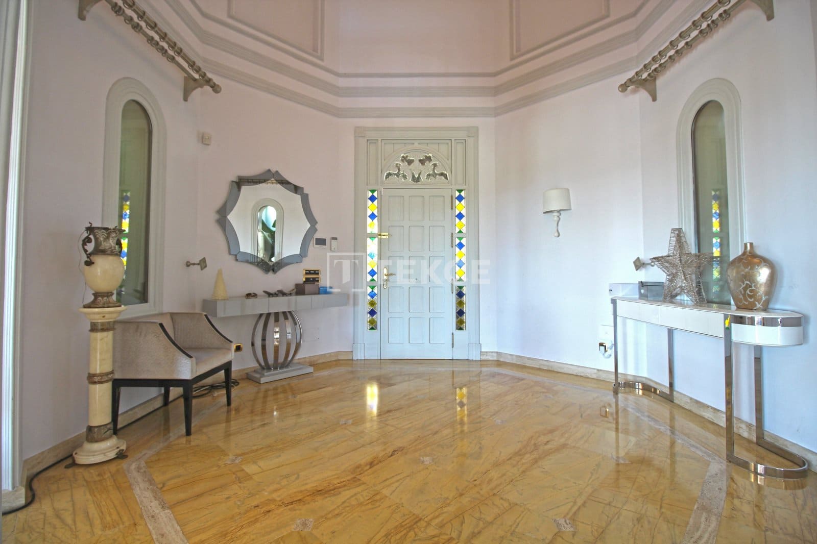 Villa for sale in Benahavis with pool - € 13,950,000 (Ref: 8966186)