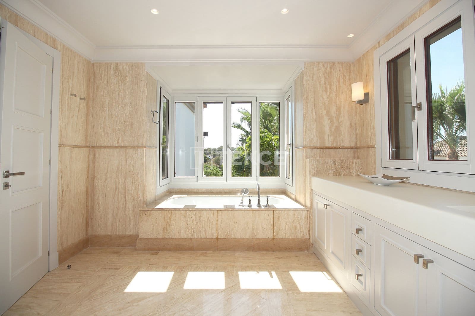 Villa for sale in Benahavis with pool - € 13,950,000 (Ref: 8966186)