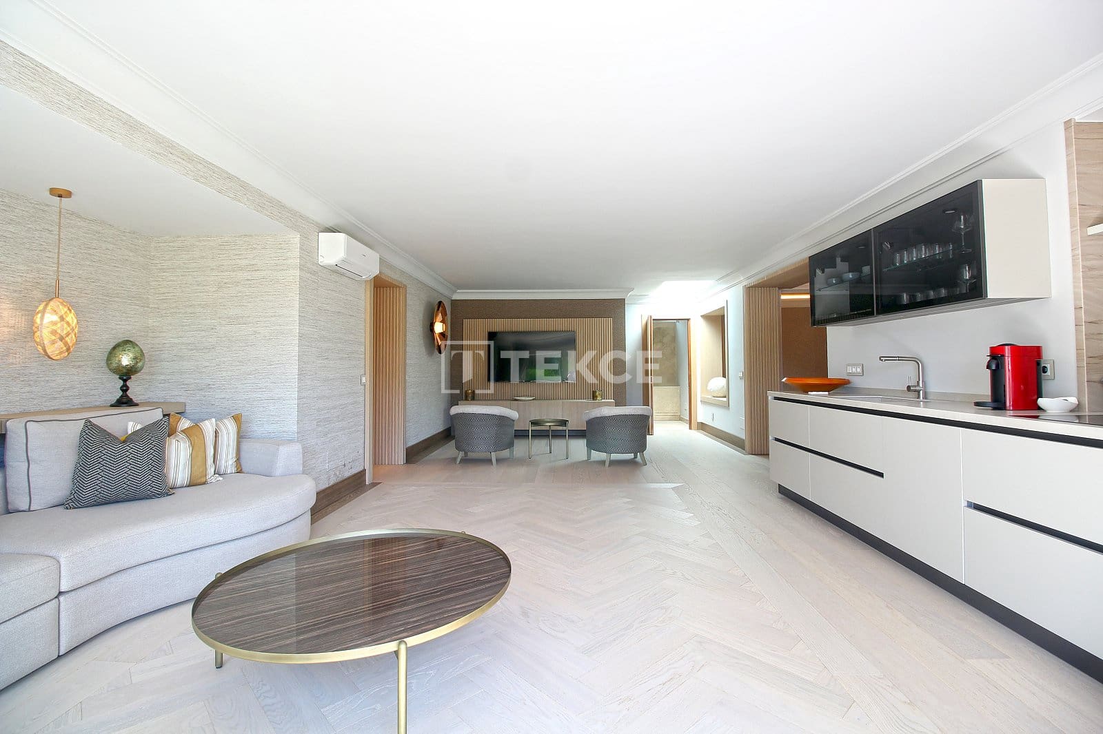 Villa for sale in Benahavis with pool - € 13,950,000 (Ref: 8966186)