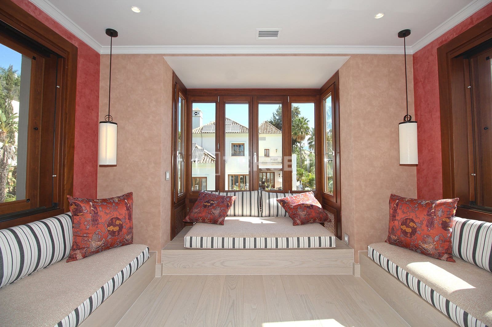 Villa for sale in Benahavis with pool - € 13,950,000 (Ref: 8966186)