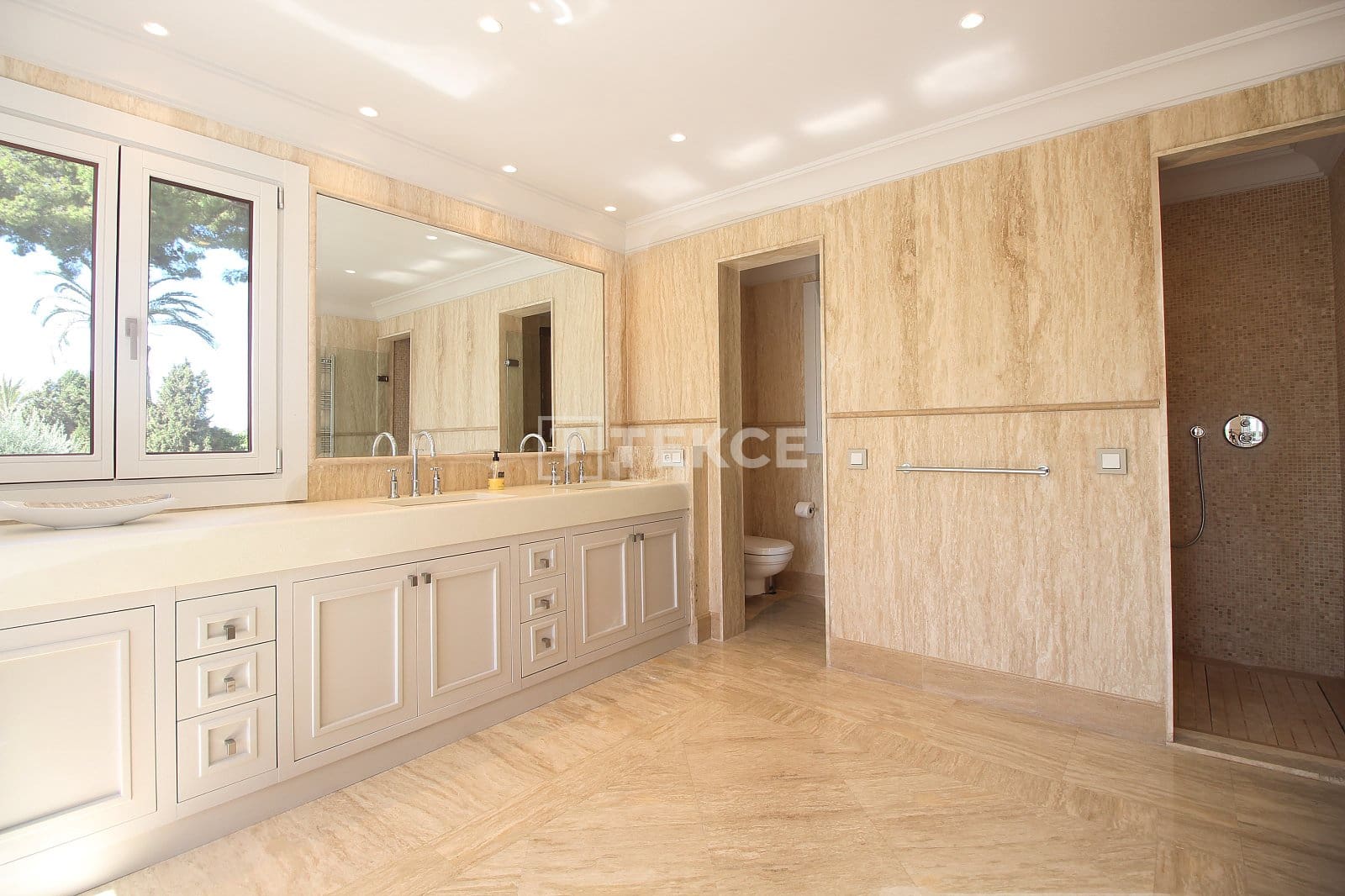 Villa for sale in Benahavis with pool - € 13,950,000 (Ref: 8966186)