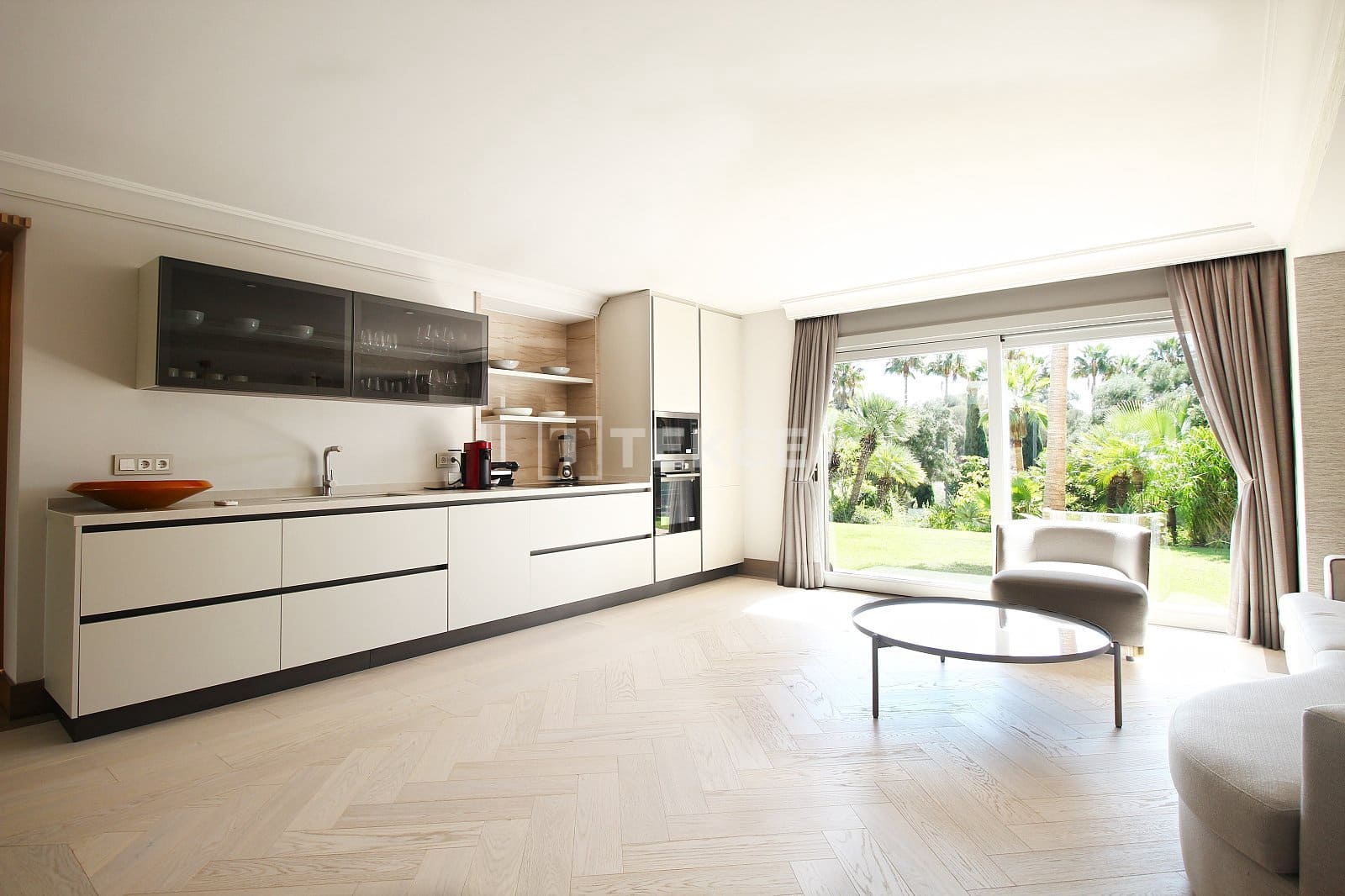 Villa for sale in Benahavis with pool - € 13,950,000 (Ref: 8966186)